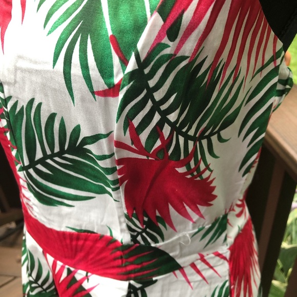❤️🌴Palm Keyhole Halter Dress🌴❤️ - Picture 4 of 14